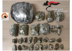 Città Sant'Angelo, sequestro di oltre 1 kg di marijuana. Spunta appunto con nomi e cifre.