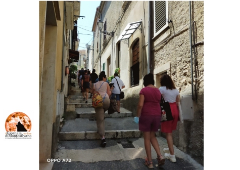 Impressioni lungo le rue. A San Valentino A.C. premiazione collettiva itinerante.