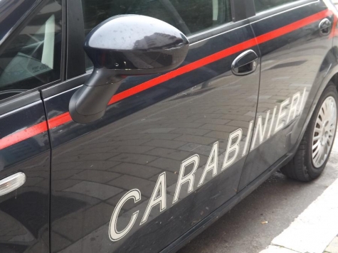 ACCOLTELLA IL DATORE DI LAVORO AL TERMINE DI UNA LITE.