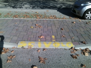 Montesilvano. Giardinetti, segnaletica e cannizzo: Comunisti 'chiedono' intervento di Babbo Natale.(foto)