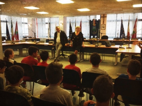 Montesilvano/Parlione e Di Pasquale, ciceroni per studenti in visita in Comune