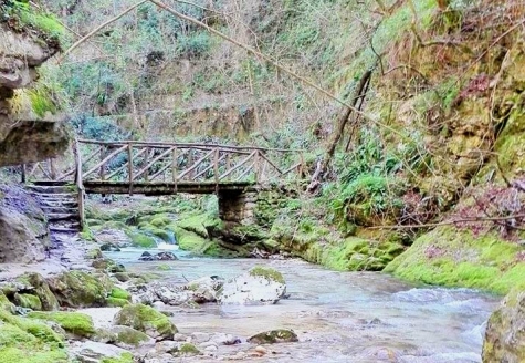 Primavera sulla Majella. Un percorso tra ambiente e storia