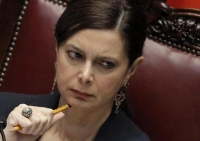 Boldrini "sgozzata" foto su Facebook