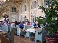 Ristoranti. Il volume della musica influisce sulle nostre scelte alimentari.