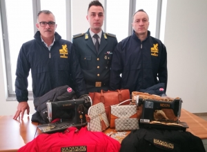 Pescara, scoperto deposito marche contraffatte