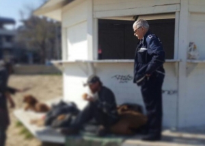 Pescara. Due clochard in un gazebo sulla spiaggia. Sgomberato dal Comune