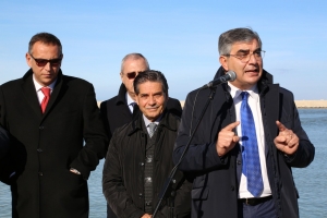 D'Alfonso e dietro Alessandrini