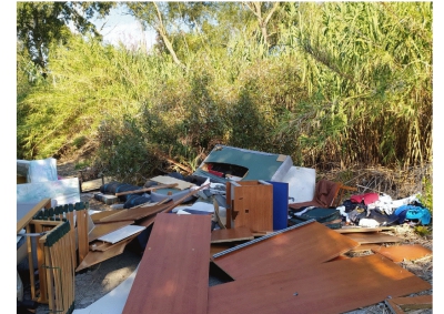 Montesilvano, discarica a cielo aperto sul fiume Saline.