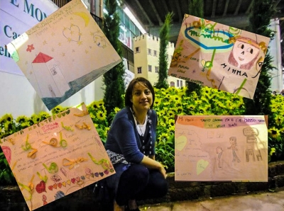 La maestra Mimma scomparsa in un incidente a soli 39 anni. Alcune delle manifestazioni d'affetto degli alunni.