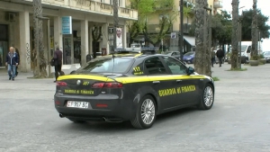 Pescara, calci e pugni ad un uomo per sottrargli catenina d'argento e cellullare.