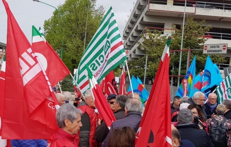 Pescara/Asl. Protesta dei pensionati contro lo stop servizi nel Distretto Cepagatti