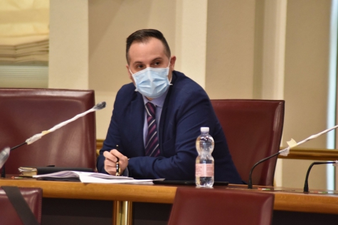 L'Aquila, ambulanza donata dai 5stelle abbandonata nel piazzale