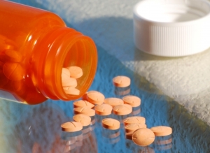 Chieti. Sconto medicine e cure ticketesenti ai clienti della farmacia del figlio