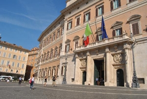 Roma. Manifestano a Montecitorio: cambio ditta, nuovi lavoratori