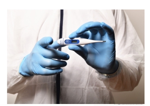 Covid 19, in Italia diminuiscono i ricoverati, risalgono i contagi.