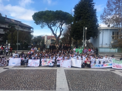 San Giovanni Teatino. Flash mob in piazza San Rocco