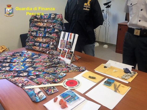 Montesilvano/Jova beach party, sequestro merce contraffatta, cocaina e marijuana