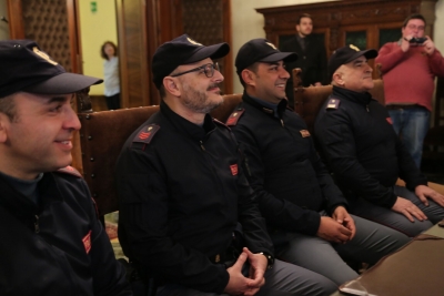 encomio agli eroici poliziotti