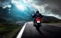Strade sempre più pericolose per motociclisti, +21% morti