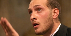 Orchestra Sinfonica Abruzzese, auguri in musica con il giovane Sesto Quatrini