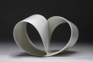 Scultura. A Castelfalfi (Fi) “Il marmo ritrovato” di Silvio Santini