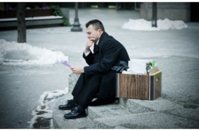 uomo senza lavoro 