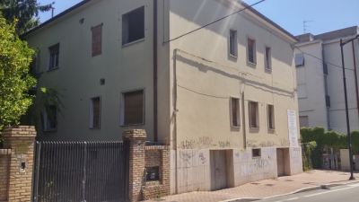 Pescara. Degrado nella casa di riposo comunale abbandonata di via Arapietra