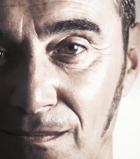 GIUSEPPE GIACOBAZZI A PESCARA “UN PO’ DI ME” GENESI DI UN COMICO: