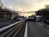 quello che rimane del cavalcavia di Lecco