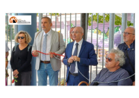 Pescara, s'incatenano davanti all’Ospedale per denunciare i disservizi.