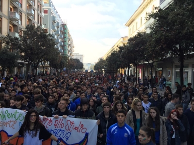 Pescara, studenti contro Buona Scuola,Aksel Nikaj "riforma censitaria"
