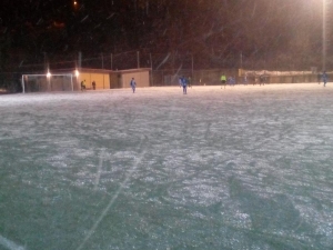 Il campo ghiacciato durante la partita