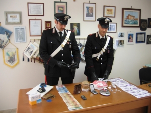  Lanciano. Arrestati coniugi campani. Sequestrati oltre mezzo chilo di hashish e marijuana.
