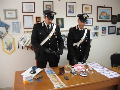  Lanciano. Arrestati coniugi campani. Sequestrati oltre mezzo chilo di hashish e marijuana.