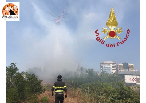 Montesilvano, incendio vicino ai Grandi Alberghi
