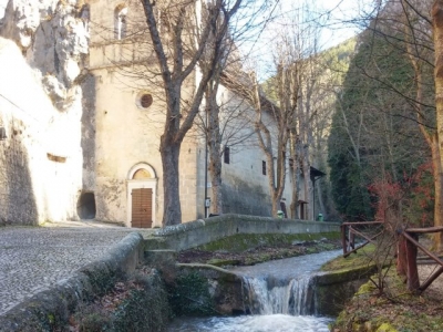 Madonna d'Appari, a Paganica tra poesie e rocce