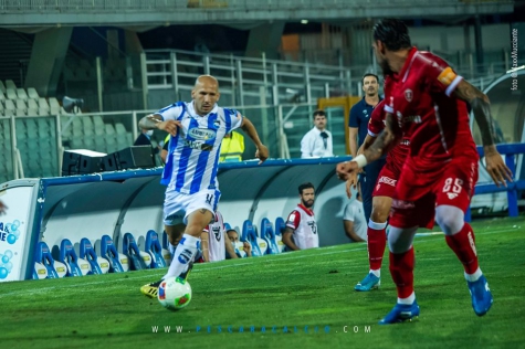 Il bomber Galano in azione contro il Perugia