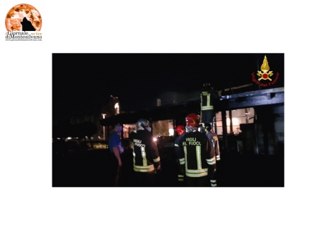 Spoltore, grosso incendio in un ristorante nella notte