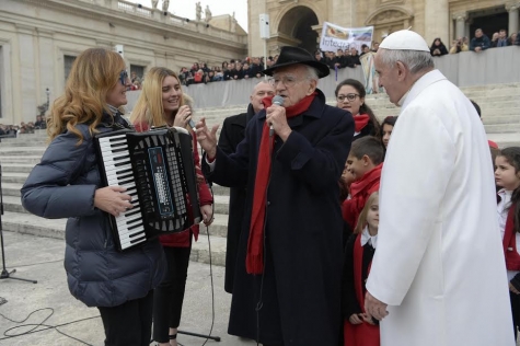 Papa Francesco con il trio