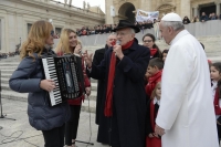 Papa Francesco con il trio