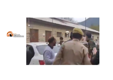 Attacco armato contro turisti nel Kashmir. Vance in visita in India.