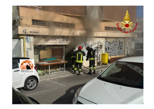 Pescara, magazzino va a fuoco in via Misticoni