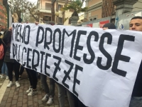 Pescara/degrado. Studenti De Cecco sit in: "stanchi della vostra indifferenza"