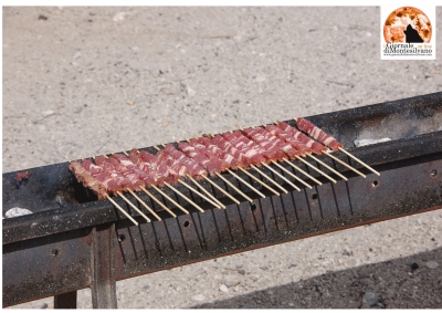 Inno degli arrosticini. Ndruduzion’ a li rustell’ abbruzzes.