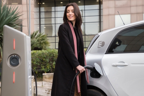 Pescara, 19 colonnine ricarica elettrica auto e lampioni hi tech