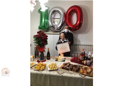 Guarisce dal Covid a 100 anni.