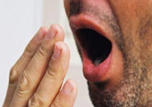 Pilota Alitalia si rifiuta di volare: "Sono troppo stanco". Passeggeri scendono da aereo