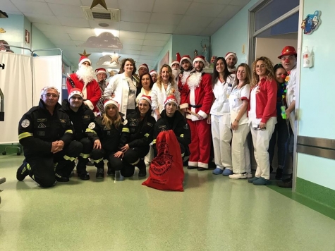 Pescara."Banda dei Babbi Natale" visitano i pazienti di Pediatria
