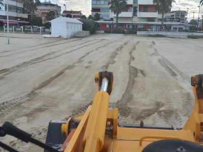 smantellamento completo della passerella sulla spiaggia libera dei disabili 