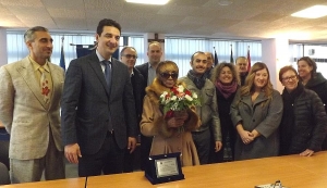 Tutti intorno a Norma Miller